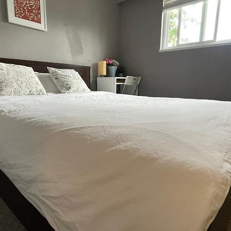 Private Room With Queen Bed In Richmond 202 Luaran gambar