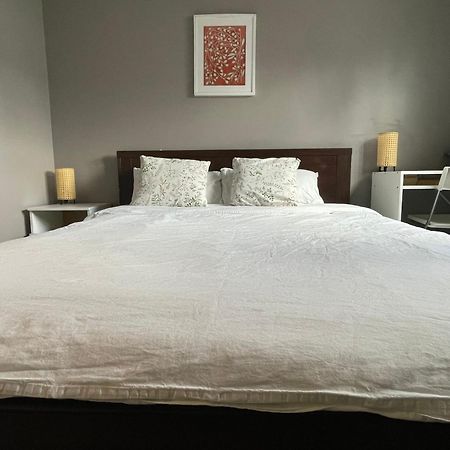 Private Room With Queen Bed In Richmond 202 Luaran gambar