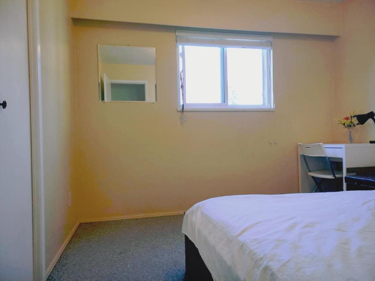 Private Room With Queen Bed In Richmond 202 Luaran gambar
